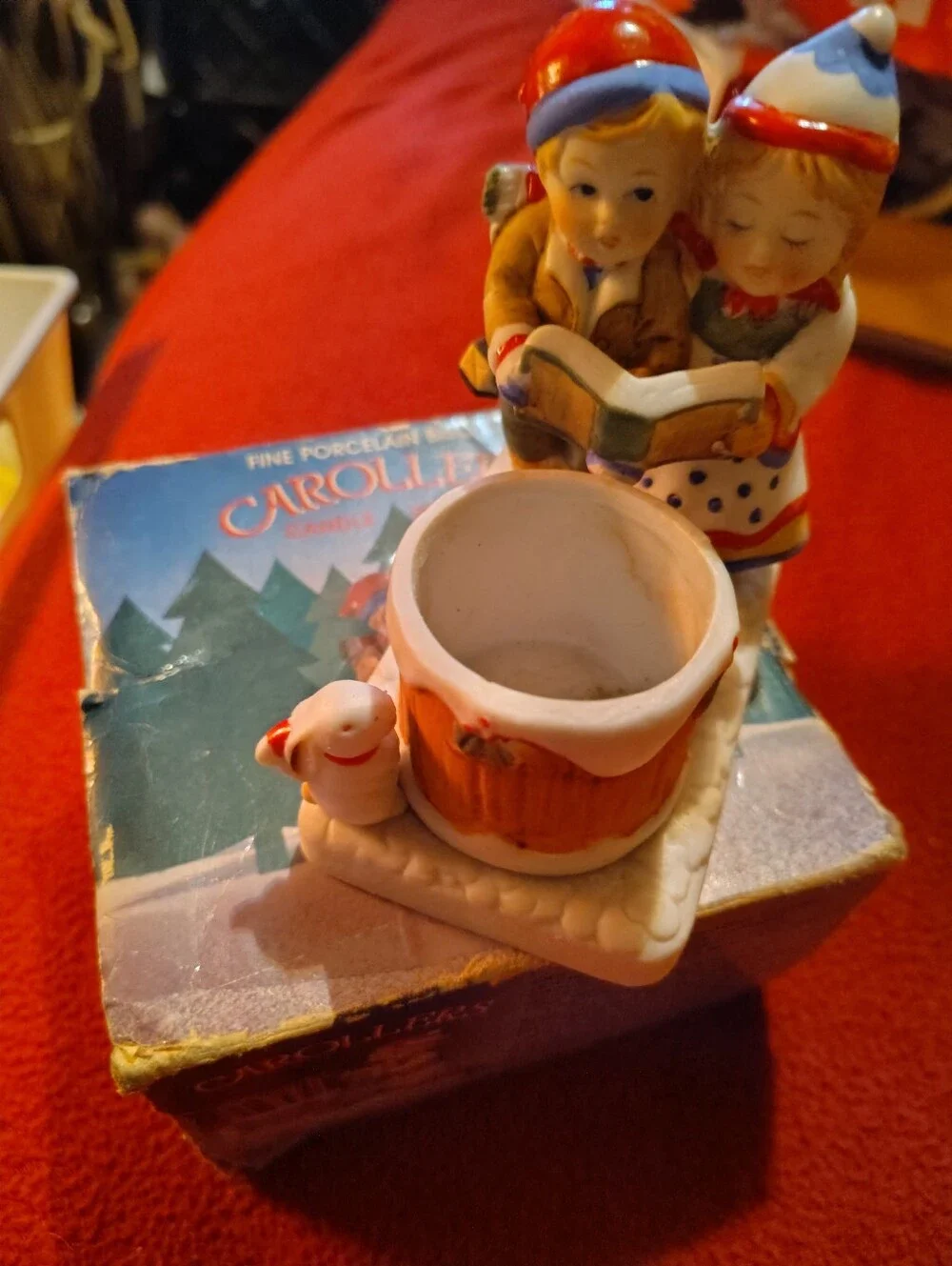 Caroling Children Porcelain Tealight Holder - White and Red